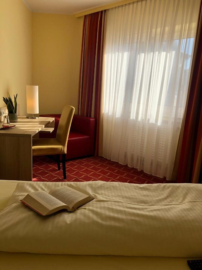 Montana Hotel Koeln-Bonn Airport Тройсдорф Экстерьер фото