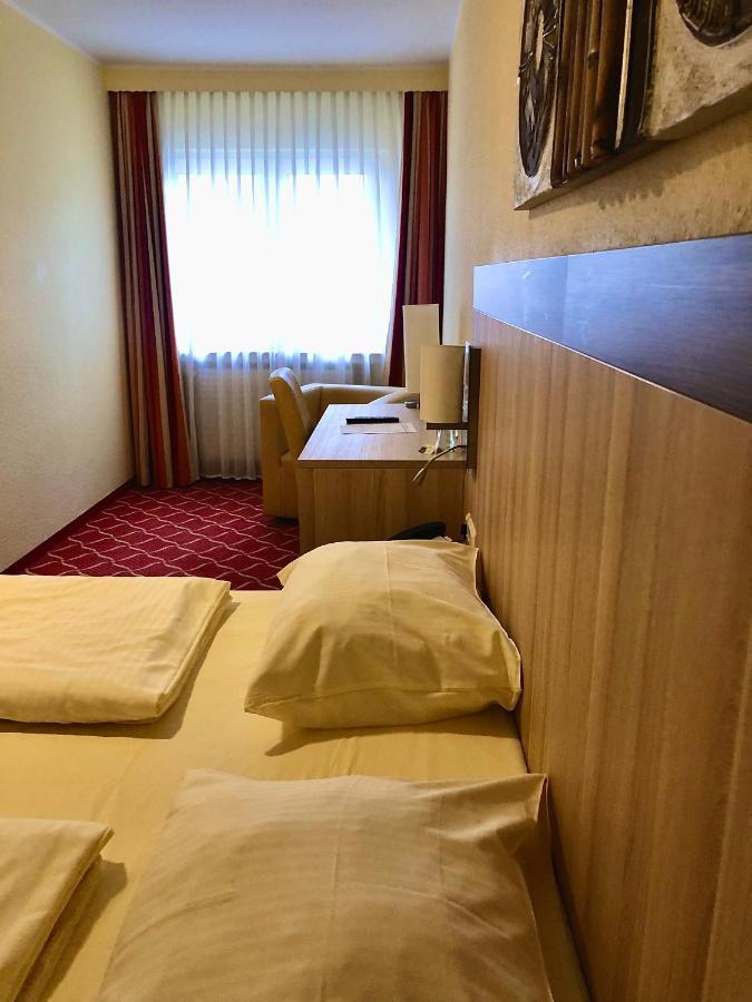 Montana Hotel Koeln-Bonn Airport Тройсдорф Экстерьер фото
