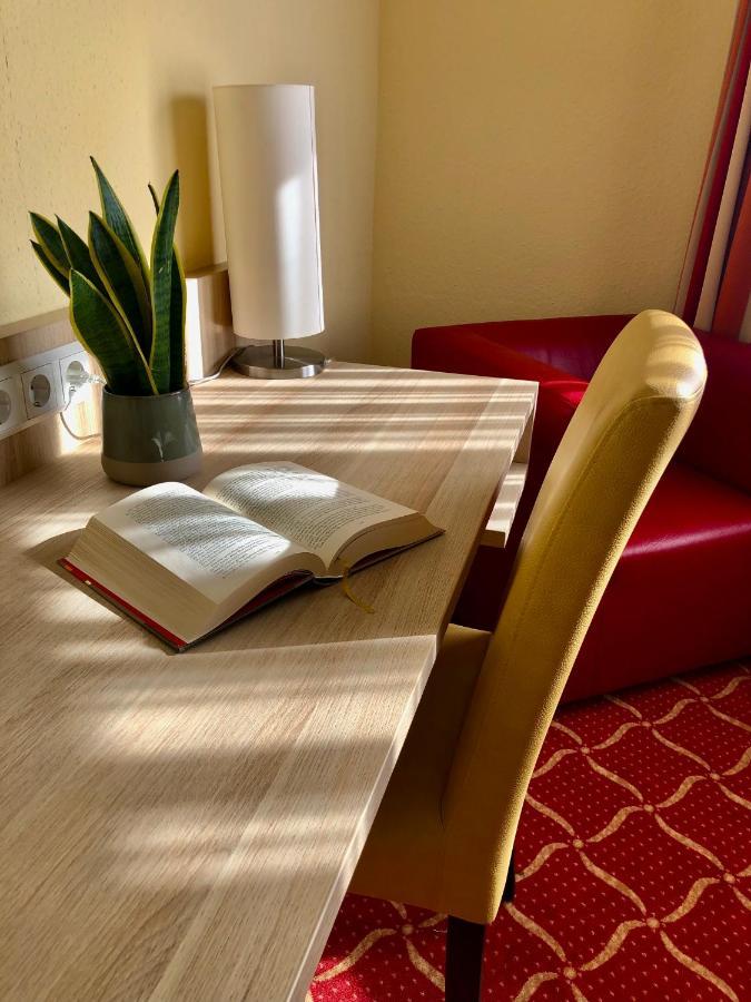 Montana Hotel Koeln-Bonn Airport Тройсдорф Экстерьер фото