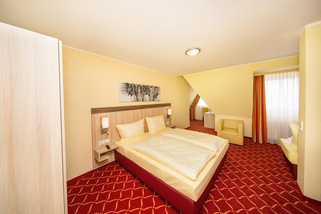 Montana Hotel Koeln-Bonn Airport Тройсдорф Экстерьер фото